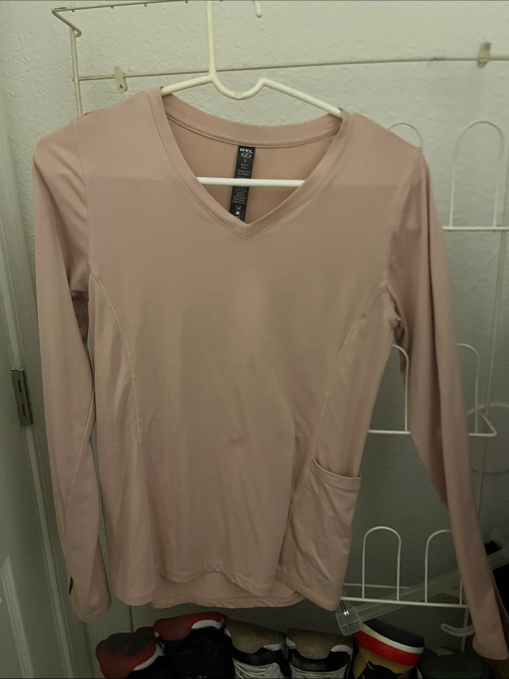 Women’s V-Neck Long Sleeve Top in Dusty Pink